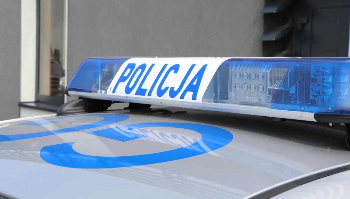 ​Jest akt oskarżenia w sprawie kierowcy, który w sierpniu uciekał przed policją w Kędzierzynie-Koźlu na Opolszczyźnie. Mężczyzna usłyszał zarzut sprowadzenia bezpośredniego niebezpieczeństwa katastrofy w ruchu lądowym. Akt trafił już do sądu.