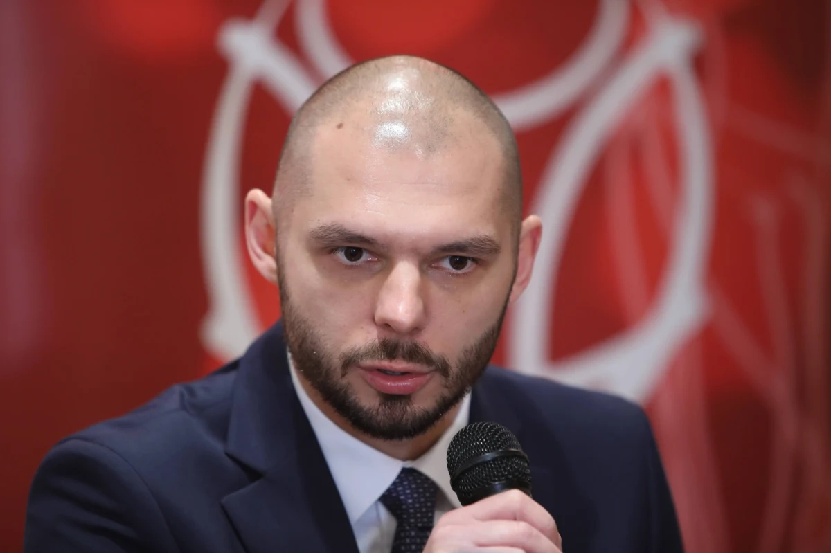 Artur Gronek dołączył kilka dni temu do sztabu koszykarskiej reprezentacji Polski. W krótkiej rozmowie opowiedział, co może wnieść do kadry jako współpracownik Mike’a Taylora. Gronek przyznaje, że jako młody trener traktuje to zajęcie także jako szansę na zdobycie doświadczenia. 