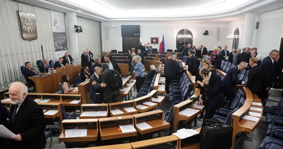 "Jeżeli Prawo i Sprawiedliwość będzie w Senacie opozycją, to powinno mieć dwóch wicemarszałków" - przyznaje w rozmowie z reporterem RMF FM Bartosz Kownacki. Według regulaminu Senatu, możliwy jest wybór czterech wicemarszałków. Możliwe, że szykuje się polityczny spór o obsadę prezydium Senatu.