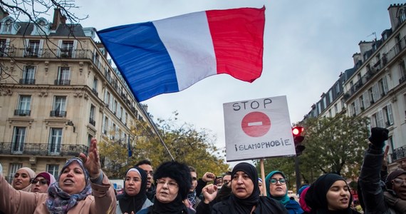 13,5 tys. osób wzięło udział w niedzielnym marszu przeciwko islamofobii w Paryżu – wynika z danych firmy Occurence, pracującej dla grupy mediów, m.in. AFP. To zorganizowane po zamachu na meczet wydarzenie budzi kontrowersje, m.in. na lewicy.
