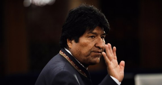 W obliczu trwających od trzech tygodni społecznych protestów lewicowy prezydent Boliwii Evo Morales oświadczył w niedzielę w telewizyjnym przemówieniu, że  składa dymisję. Zdaniem opozycji, wyniki niedawnych wyborów, które zapewniły mu reelekcję, są sfałszowane.
