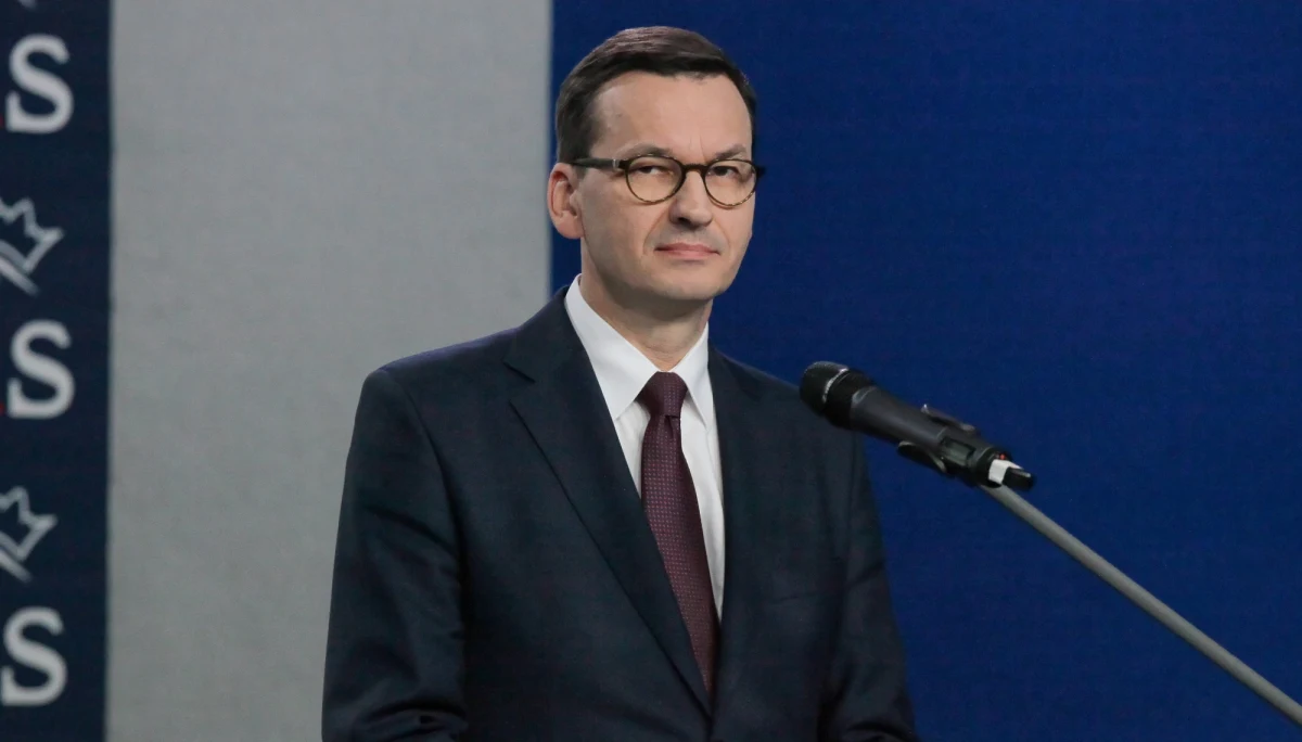 Premier Mateusz Morawiecki w wywiadzie dla "Financial Times" oskarżył prezydenta Francji Emmanuela Macrona. Twierdzi, że swoim stwierdzeniem, że NATO cierpi na "śmierć mózgu" zakwestionował efektywność zobowiązań członków do wzajemnej obrony. 