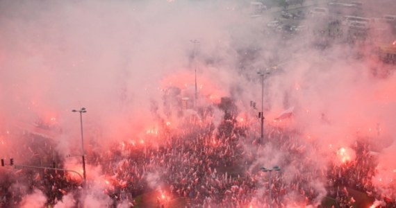 Według naszych szacunków w Marszu Niepodległości wzięło udział ok. 150 tys. osób - poinformował w poniedziałek wieczorem rzecznik prasowy Stowarzyszenia Marsz Niepodległości Damian Kita. Wg rzecznika warszawskiego ratusza Kamila Dąbrowy w zgromadzeniu wzięło udział 47 tys. osób.