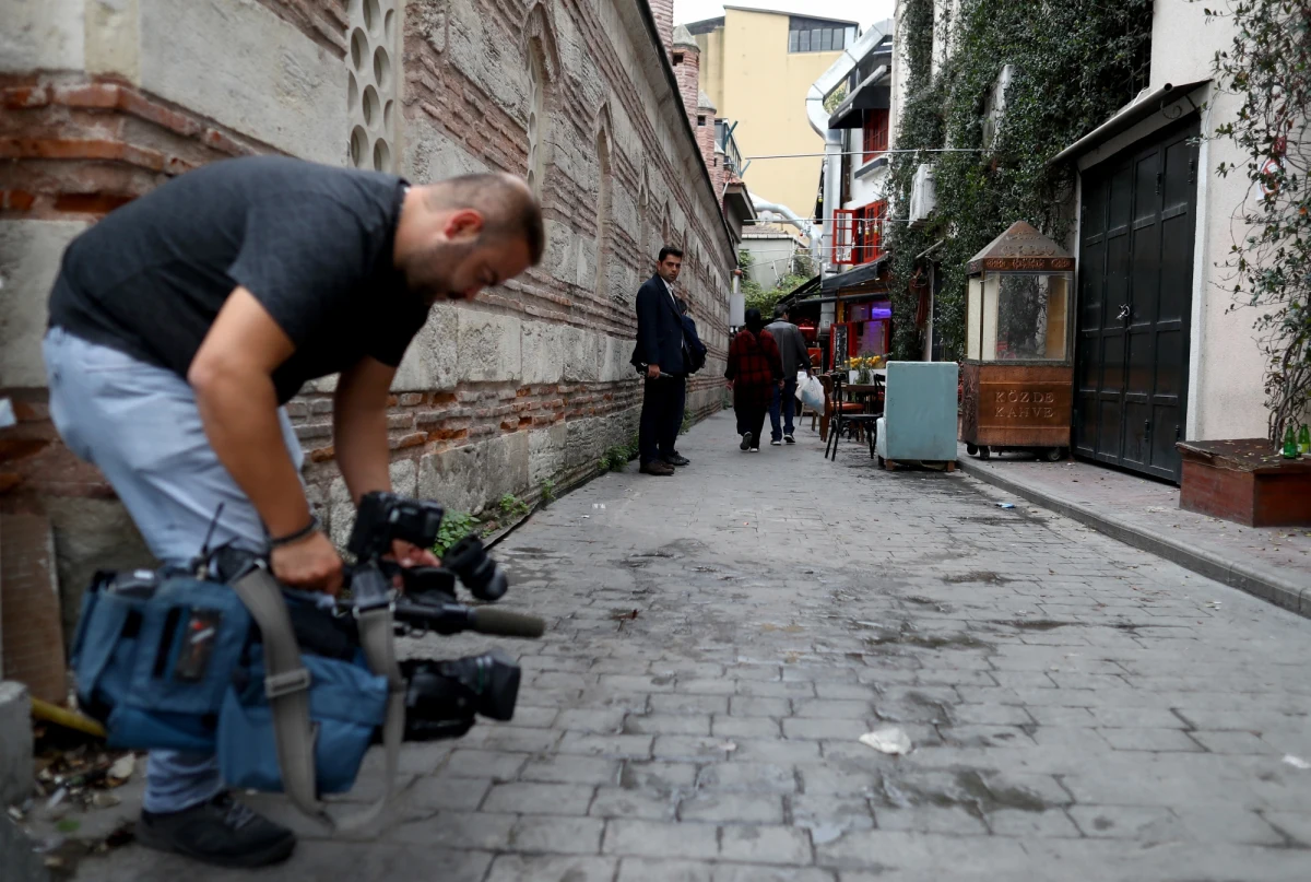 Były oficer brytyjskiej armii, współzałożyciel "Białych Hełmów", organizacji pomagającej cywilom w Syrii, zmarł w Turcji w niejasnych okolicznościach - podała stacja BBC. Trzy dni wcześniej rosyjskie MSZ zarzuciło mu, że był agentem wywiadu MI6.
