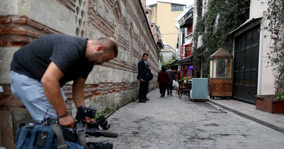 Były oficer brytyjskiej armii, współzałożyciel "Białych Hełmów", organizacji pomagającej cywilom w Syrii, zmarł w Turcji w niejasnych okolicznościach - podała stacja BBC. Trzy dni wcześniej rosyjskie MSZ zarzuciło mu, że był agentem wywiadu MI6.
