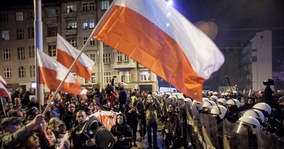 Wrocławski magistrat rozwiązał Marsz Polaków zorganizowany przez środowiska narodowe z okazji Narodowego Święta Niepodległości. Według urzędników - podczas marszu był wznoszone hasła antysemickie.
