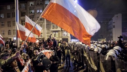 Wrocław: Marsz narodowców rozwiązany. Starcia z policją