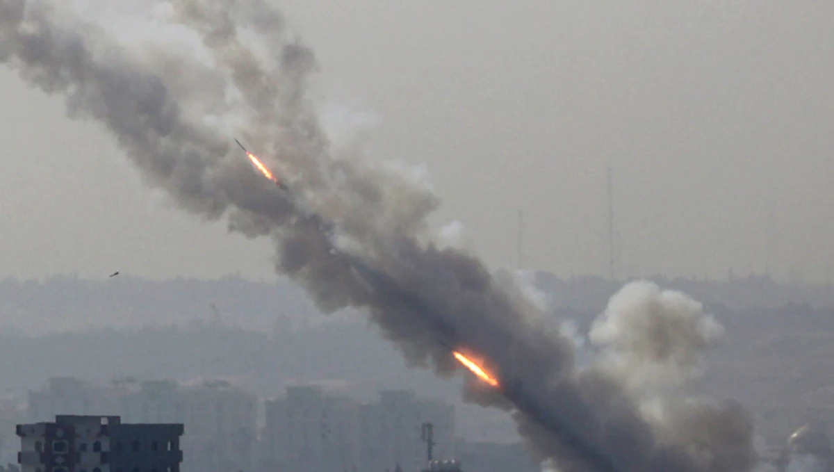 Syreny alarmowe rozległy się w środkowym Izraelu, m.in. w Tel Awiwie. Jak poinformowała izraelska armia, w kierunku terytorium Izraela wystrzelono ze Strefy Gazy serię rakiet. Część pocisków przechwycił system antyrakietowy Żelazna Kopuła.