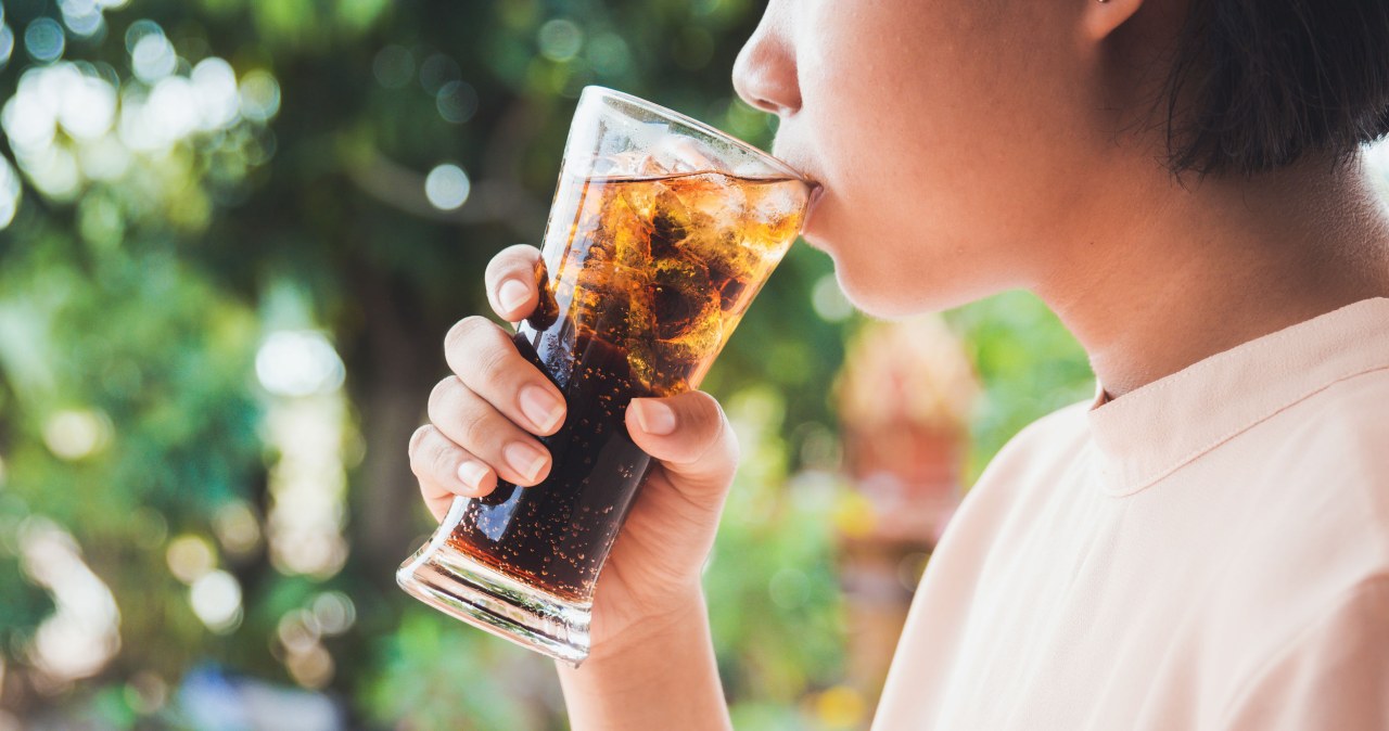 Cola niszczy zęby szybciej, niż myślisz. Wystarczy jeden miesiąc