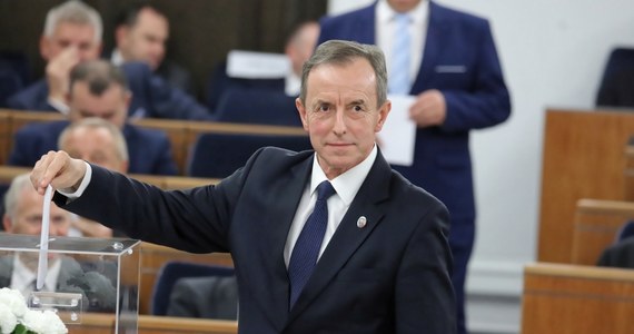 ​Senator Koalicji Obywatelskiej Tomasz Grodzki został wybrany marszałkiem Senatu X kadencji. Za kandydaturą Grodzkiego zagłosowało 51 senatorów.
