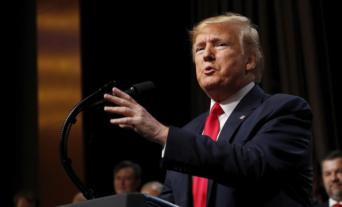 "Stany Zjednoczone wiedzą, gdzie znajduje się trzeci rangą dowódca dżihadystycznej organizacji Państwo Islamskie (ISIS)" - ogłosił prezydent Donald Trump. Amerykańskie siły specjalne zlikwidowały niedawno dotychczasowego szefa ISIS Abu Bakra al-Bagdadiego.