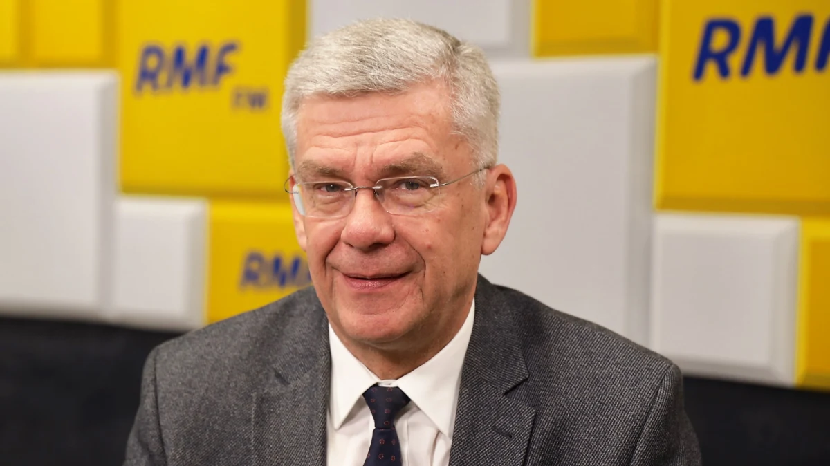 "Nie będziemy w Senacie totalną opozycją, chcemy rozmawiać" - zapewniał w Porannej rozmowie w RMF FM Stanisław Karczewski. "Rozmawialiśmy, nikogo nie przeciągaliśmy na siłę" - deklarował kandydat PiS na marszałka Senatu, który wczoraj przegrał w głosowaniu z Tomaszem Grodzkim, kandydatem opozycji. "Trudność polega na tym, że przewaga opozycji jest bardzo niewielka, krucha. Jeden głos zdecydował wczoraj o zwycięstwie pana Tomasza Grodzkiego. Ten jeden głos może w następnych wyborach zagłosować zupełnie inaczej" - prognozował gość Roberta Mazurka. "Pan prof. Grodzki jest chirurgiem, lekarzem, znamy się od 4 lat, wszystkie relacje, jakie były do tej pory, były koleżeńskie" - podkreślił Karczewski. 