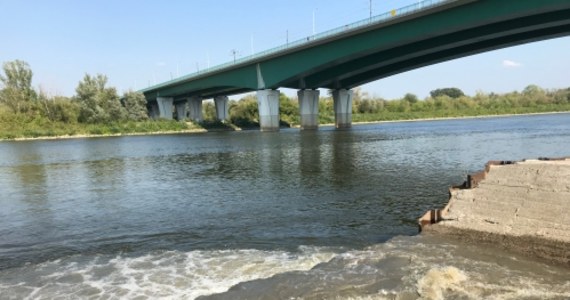 Ścieki znowu mogą płynąć pod dnem Wisły do oczyszczalni "Czajka". Zakończyła się naprawa uszkodzonych kolektorów w tunelu pod rzeką. Przez awarie dwóch rurociągów pod koniec sierpnia ścieki płynęły najpierw do Wisły,  a potem po moście pontonowym zbudowanym przez rząd.