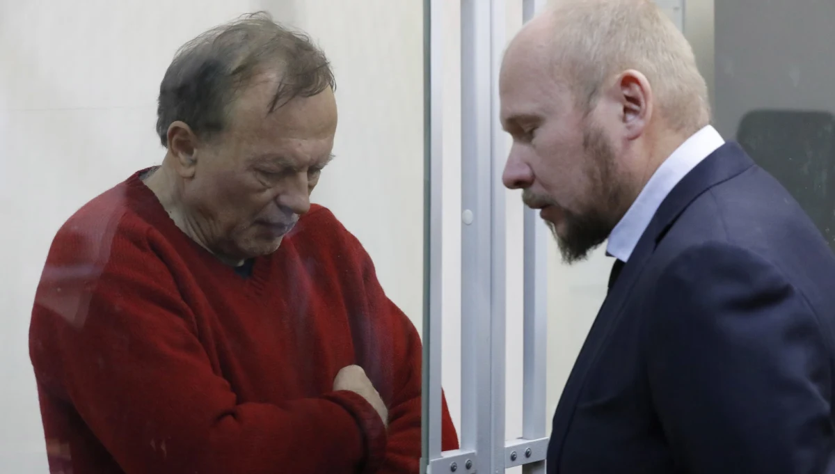 Naukowiec-morderca z Petersburga, oskarżony o zamordowanie swojej asystentki, może mieć na koncie inne zbrodnie. 63-letni Oleg Sokołow w weekend został zatrzymany z torbą, w której odnaleziono odcięte ręce kobiety. Zabójstwa 24-letniej Anastazji Jeszczenko - swojej studentki i kochani - miał dokonać w afekcie. Sokołow jest znanym historykiem, specjalistą od wojen napoleońskich.