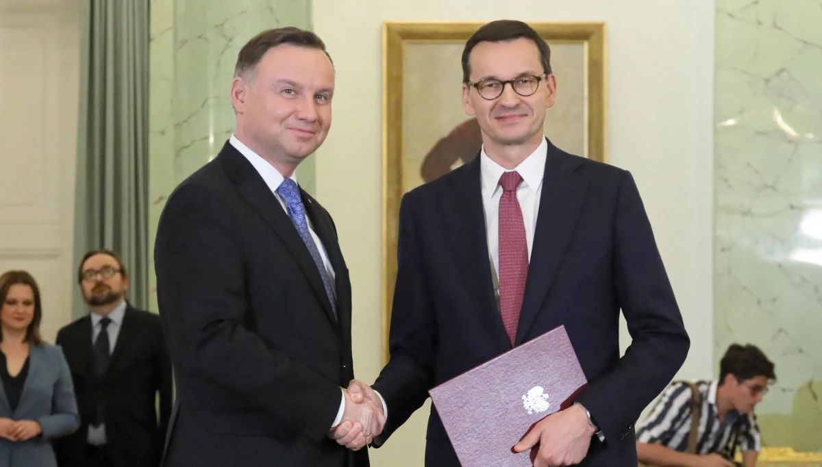 ​Mateusz Morawiecki z największym zaufaniem wśród Polaków. Premier wyprzedził w najnowszym sondażu prezydenta Andrzeja Dudę - wynika z badania IBRiS dla portalu Onet.pl. W pierwszej trójce znalazła się także Małgorzata Kidawa-Błońska z Koalicji Obywatelskiej.