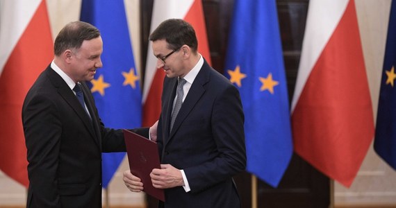 Prezydent desygnował Mateusza Morawieckiego na premiera i powierzył mu misję stworzenia nowego rządu. "Bardzo dziękuję za konsultację, zwłaszcza te wczorajsze konsultacje: długie, ale ciekawe i - mam nadzieję - pożyteczne" - mówił Andrzej Duda podczas uroczystości w Pałacu Prezydenckim. Planowany skład gabinetu Morawieckiego w zdecydowanej większości już znamy - wyjątkiem jest obsada stanowiska ministra sportu. Expose Morawieckiego spodziewane jest - według ustaleń dziennikarzy RMF FM - w najbliższy wtorek.