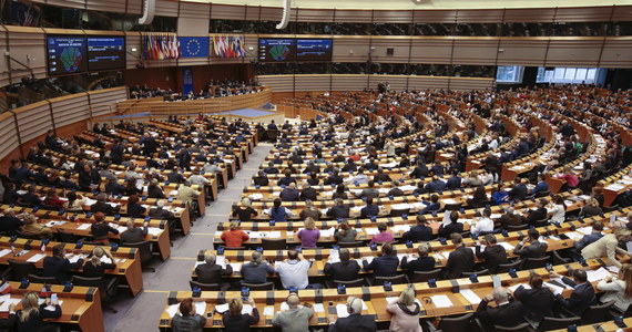 Parlament Europejski przyjął rezolucję krytykującą Polskę za projekt ustawy dotyczący edukacji seksualnej. Za głosowało 471 europosłów, 128 było przeciw, a 57 wstrzymało się od głosu.