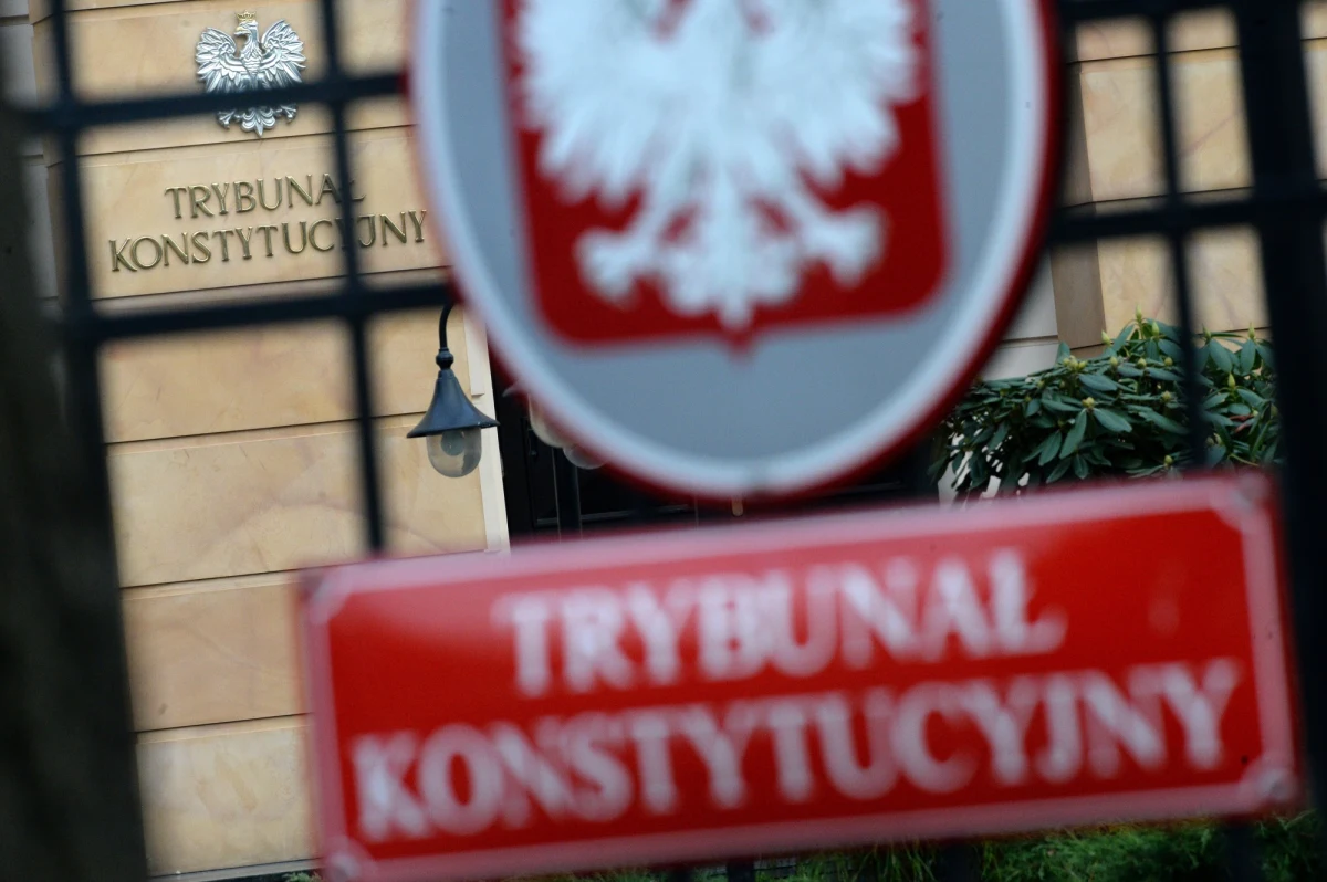 Do piątku kluby parlamentarne mogą zgłaszać kandydatów do Trybunału Konstytucyjnego - ustalił reporter RMF FM Patryk Michalski. Sejm musi wybrać następców trzech sędziów, którym na początku grudnia upływa kadencja.