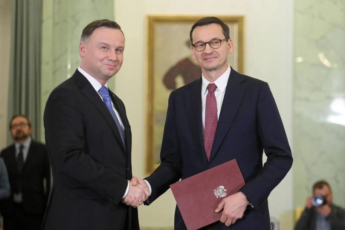 W piątek o 14:30 prezydent Andrzej Duda ma powołać nowy rząd Mateusza Morawieckiego, ale jedno ministerstwo pozostanie nieobsadzone - potwierdzili dziennikarze RMF FM. To będzie stanowisko ministra odpowiedzialnego za sport. Jak ustalili reporterzy RMF FM, na nominację musimy poczekać kilka tygodni. Na razie tym resortem ma kierować sam premier Mateusz Morawiecki.