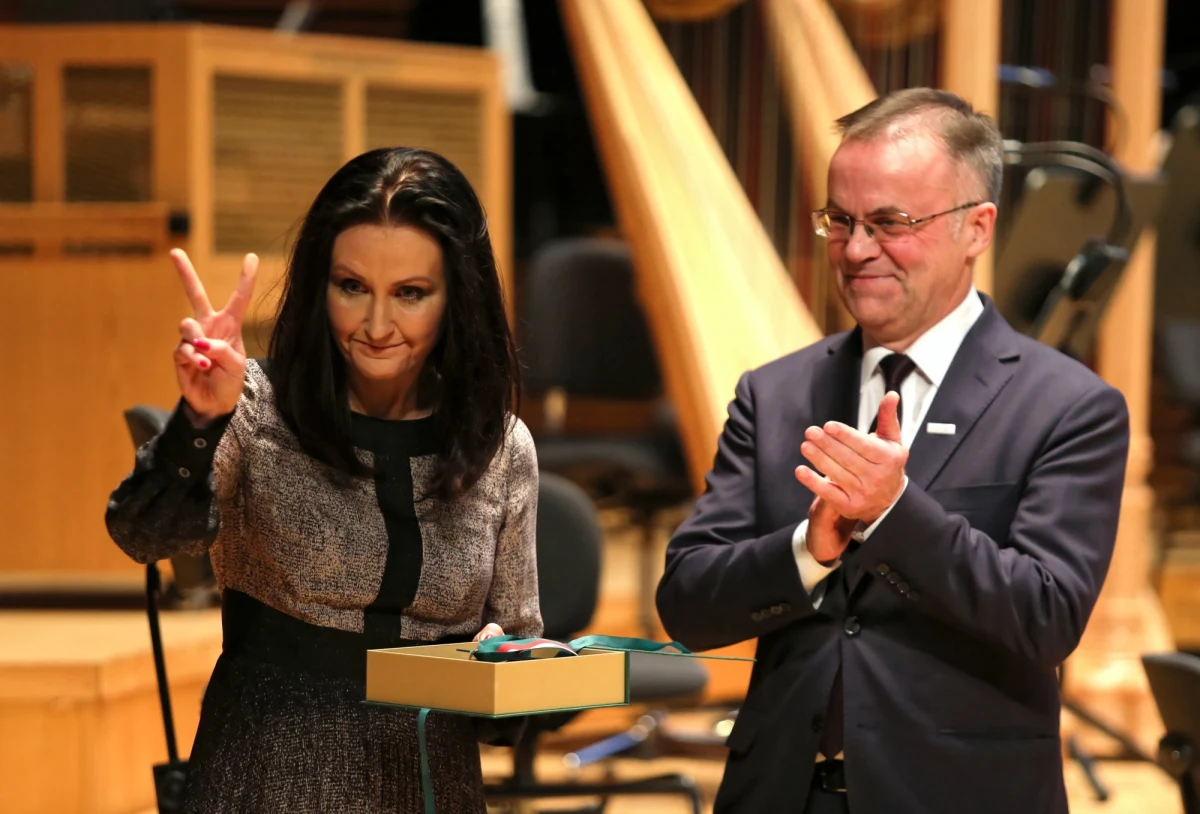 Zarząd województwa śląskiego chce odwołać dyrektor Muzeum Śląskiego w Katowicach Alicję Knast; powodem ma być niegospodarność wykazana podczas kontroli. Knast uważa jednak, że chęć pozbawienia jej funkcji może mieć podłoże polityczne - dyrektor sprzeciwiała się organizowania w Muzeum Śląskim konwencji politycznych m.in. z udziałem premiera Mateusza Morawieckiego.