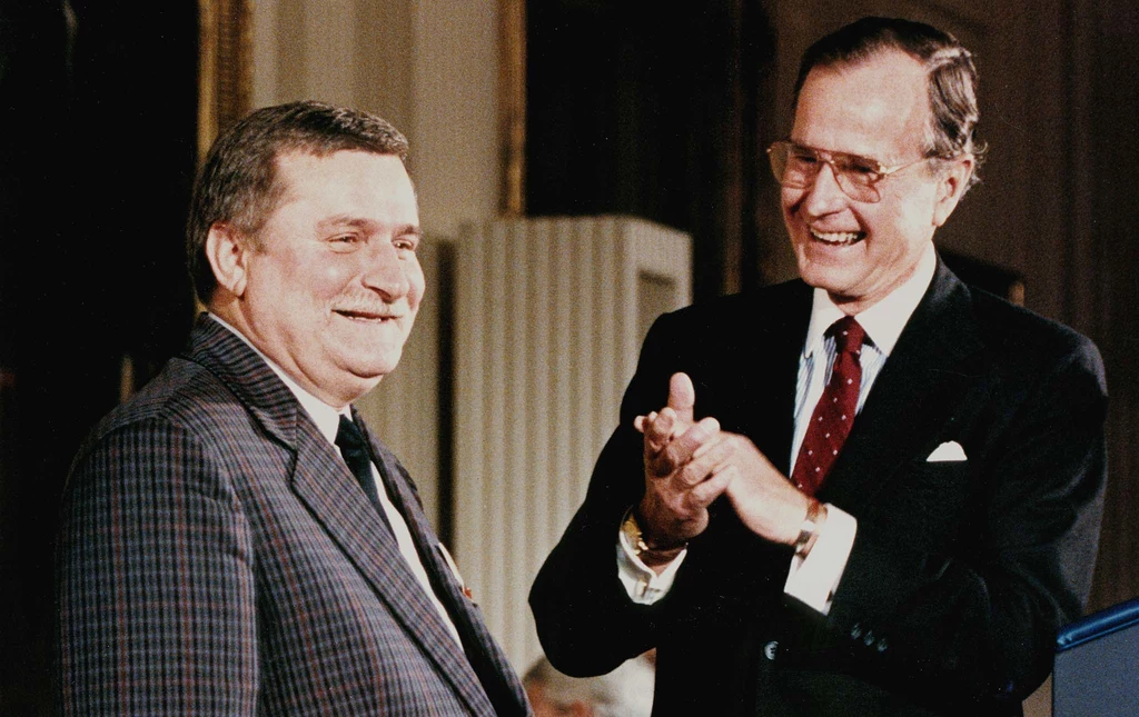 Założyciel NSZZ "Solidarność" Lech Wałęsa na zdjęciu z George H. W. Bushem w 1989 roku