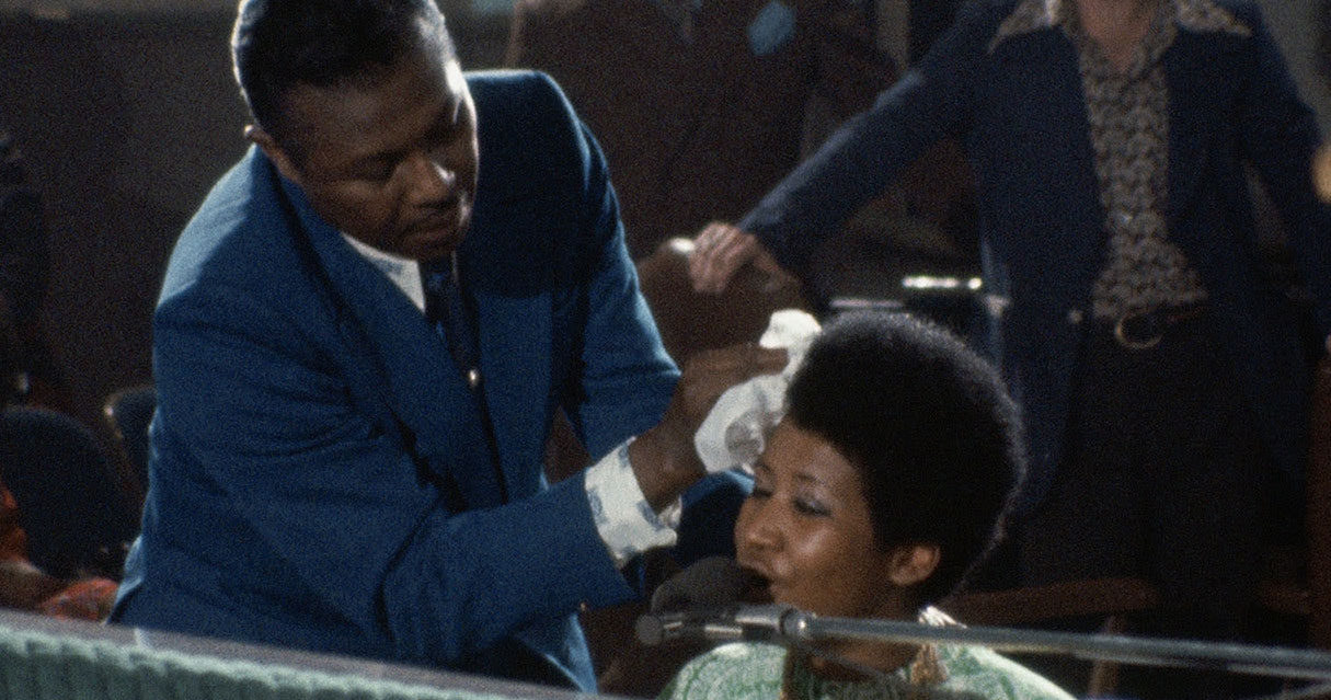 "Amazing Grace: Aretha Franklin", dokument o gospelowym koncercie "królowej soulu" - od 15 listopada w polskich kinach. Film ze zdjęciami autorstwa Sydneya Pollacka - m.in. z powodu niedociągnięć technicznych - przeleżał niemal pół wieku na półce.