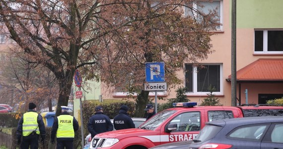 Akcja Centralnego Biura Śledczego Policji powodem ewakuacji 11-piętrowego bloku, szkoły i przedszkola w Płocku. Jak dowiedział się reporter RMF FM, funkcjonariusze zdecydowali o wyznaczeniu strefy bezpieczeństwa w związku z odnalezieniem w jednym z mieszkań materiałów niebezpiecznych. 