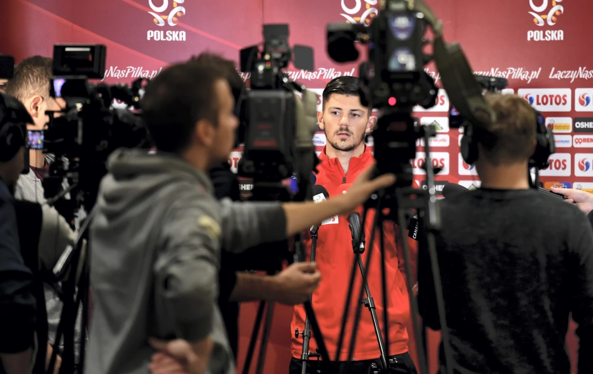 Piłkarze reprezentacji Polski dotarli do Jerozolimy, gdzie jutro rozegrają z Izraelem w ramach eliminacji do Euro 2020. Na "Biało-czerwonych" w hotelu czekała grupa polskich fanów.