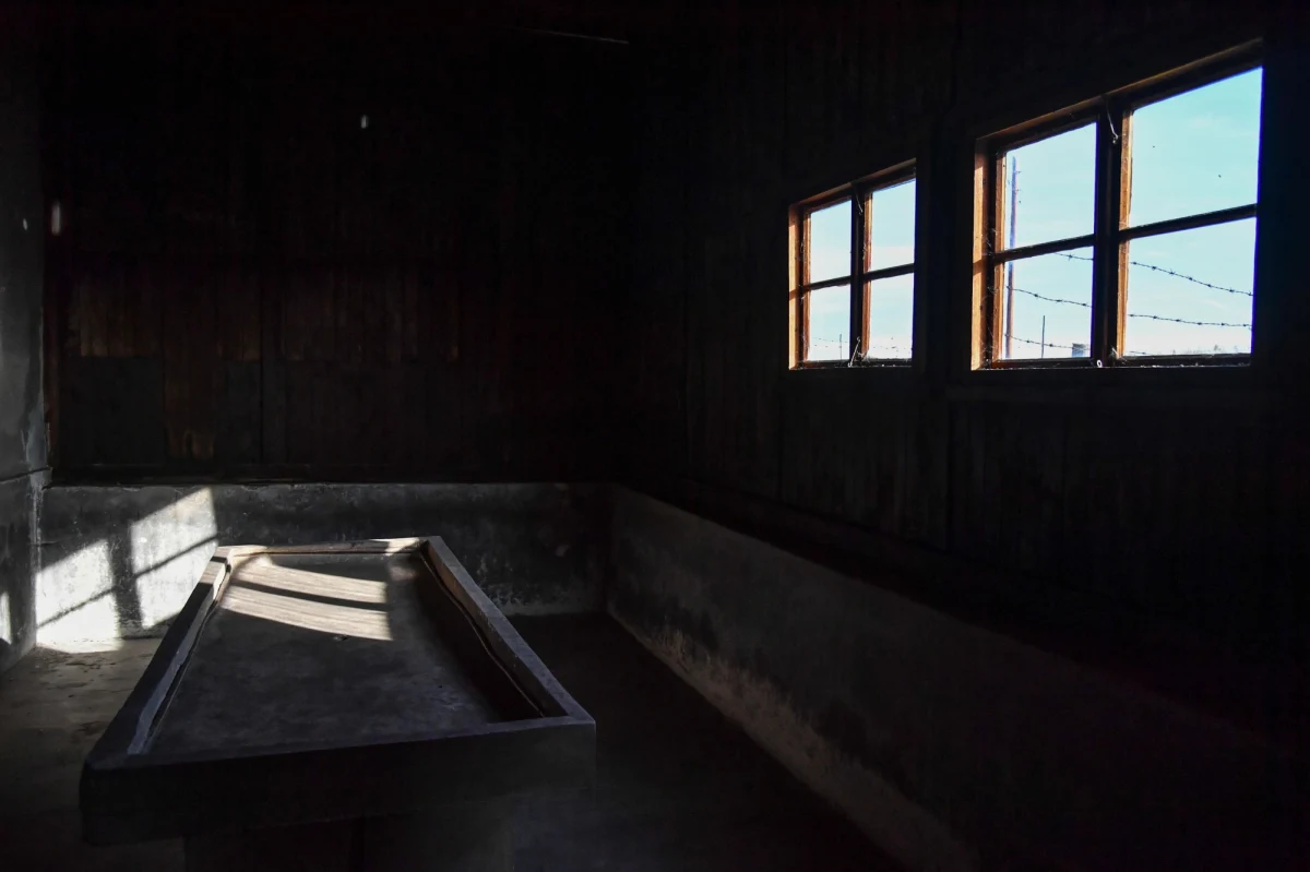 Lubelscy policjanci zatrzymali 34-letniego mieszkańca Świdnika, który pijany wszedł na teren dawnego niemieckiego obozu koncentracyjnego na Majdanku i wybił szyby w budynku wieży strażniczej.