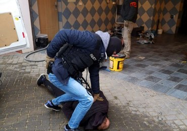 Na koncie mają napady "na policjanta" i podpalenie klubu w Warszawie. Policja rozbiła gang