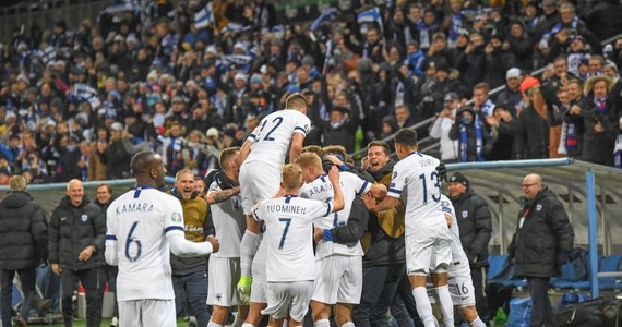 Piłkarze Finlandii po zwycięstwie u siebie nad Liechtensteinem 3:0 po raz pierwszy w historii zakwalifikowali się do mistrzostw Europy. W piątek awans wywalczyła też Szwecja. Łącznie już 12 drużyn osiągnęło ten cel, wśród nich Polska, którzy w sobotę zagra na wyjeździe z Izraelem.