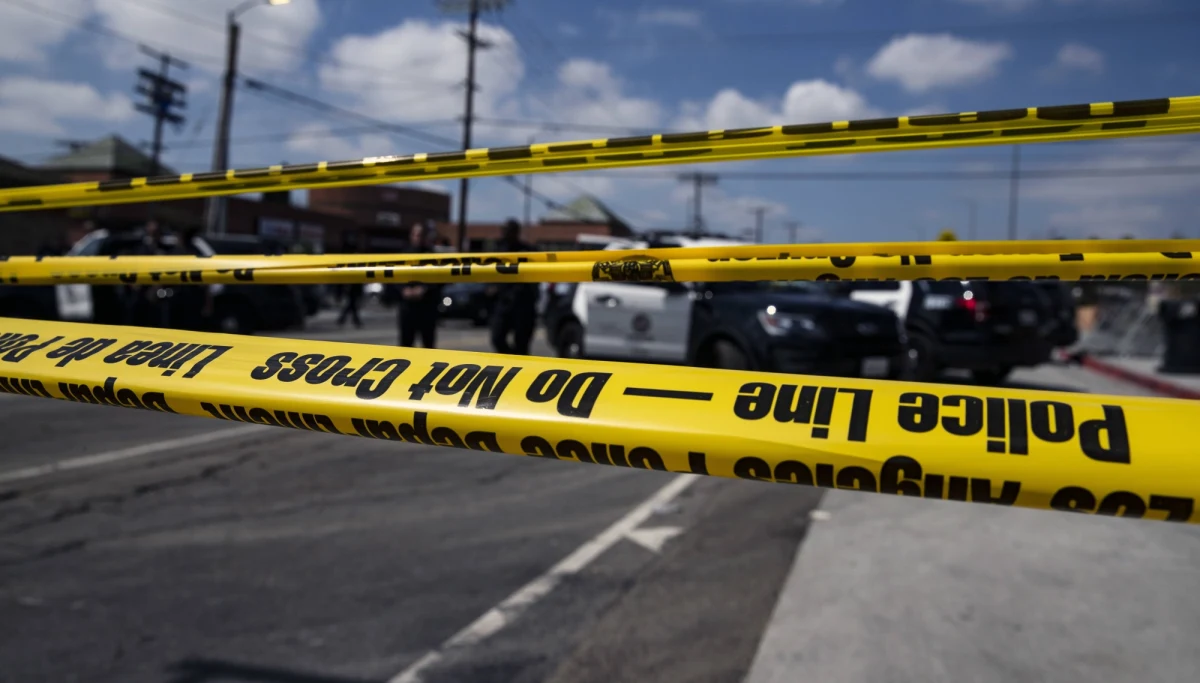 16-letni uczeń szkoły średniej w Santa Clarita, w południowej Kalifornii, który w czwartek otworzył ogień do swoich kolegów, zmarł w szpitalu w wyniku odniesionych ran - poinformował szeryf hrabstwa Los Angeles Alex Villaneuva. Sprawca nie wyjaśnił powodów swojego postępowania. 