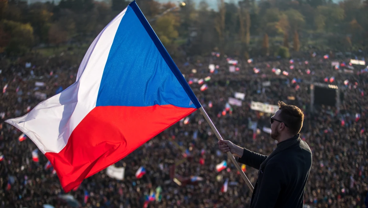 Około 300 tys. ludzi uczestniczyło w sobotę na błoniach Letnej w Pradze w demonstracji przeciwko premierowi Andrejowi Babiszowi - podali organizatorzy imprezy. Minister spraw wewnętrznych Jan Hamaczek powiedział, że policja oszacowała frekwencję na 250 tys.