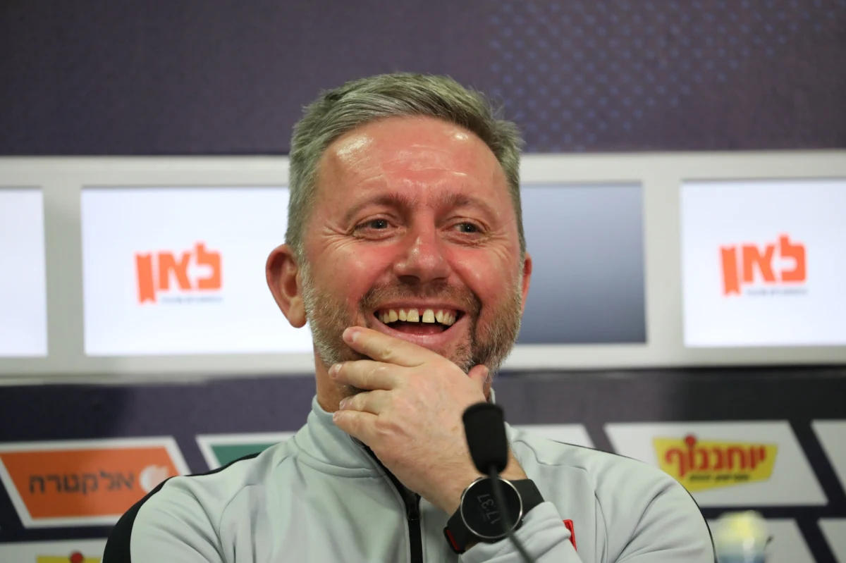 Polscy piłkarze, którzy już wcześniej byli pewni awansu do mistrzostw Europy, pokonali w sobotnim meczu na wyjeździe Izrael 2:1 i zapewnili sobie pierwsze miejsce w grupie G eliminacji. “Trzeba wyciągnąć kilka wniosków, ale mimo wszystko jestem zadowolony z tego meczu” – mówił trener Brzęczek po spotkaniu. 