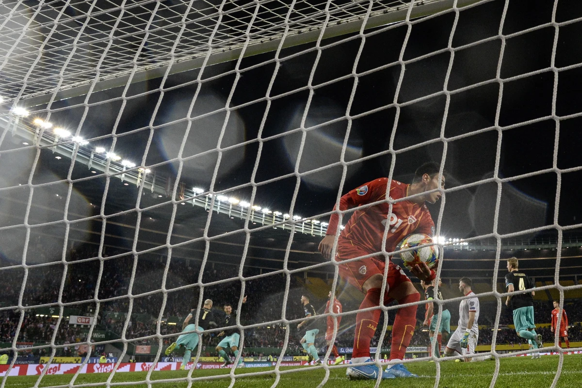 Eliminacje Euro 2020 coraz bliżej zakończenia. Znamy już 16 finalistów turnieju. Kolejnych czterech poznamy w najbliższych dniach, ale cztery ostatnie wolne miejsca zostaną zajęte dopiero w marcu po barażach. By zrozumieć mechanizm działania baraży musimy się cofnąć do 2018 roku i przypomnieć sobie tabele wszystkich dywizji Ligi Narodów. Już teraz można powiedzieć, że skład baraży będzie dość intrygujący.