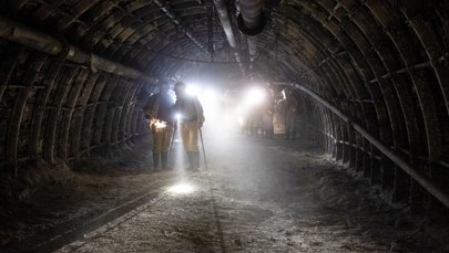 Wypływ metanu w kopalni Zofiówka. Wycofano dziesięciu górników