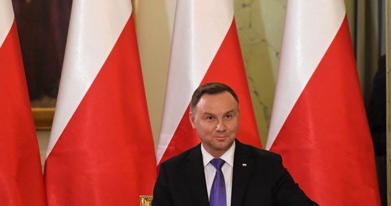 Lepiej, żeby w tym kształcie projekt nie trafił na biurko Andrzeja Dudy. To nie jest dobre rozwiązanie - tak o likwidacji 30-krotności składki ZUS mówi prezydencki minister, Andrzej Dera. W środę do Sejmu trafił projekt PiS, według którego najlepiej zarabiający płaciliby składki niezależnie od tego, ile zarabiają. Teraz obowiązuje limit - 142 tysiące złotych rocznie. 