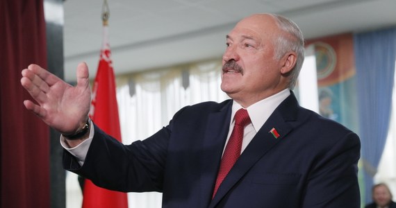 Prezydent Białorusi Alaksandr Łukaszenka ogłosił, że zamierza kandydować w przyszłorocznych wyborach prezydenckich. Zabrał także głos w sprawie relacji z Rosją, pytając zgromadzonych: "Po cholerę nam taki sojusz?". 