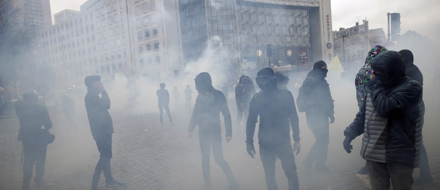 Podczas sobotnich protestów w rocznicę powstania ruchu "żółtych kamizelek" w całej Francji zatrzymano ponad 260 osób - do zatrzymania około 150 doszło w samym Paryżu. Policja interweniowała około 9 tysięcy razy. 