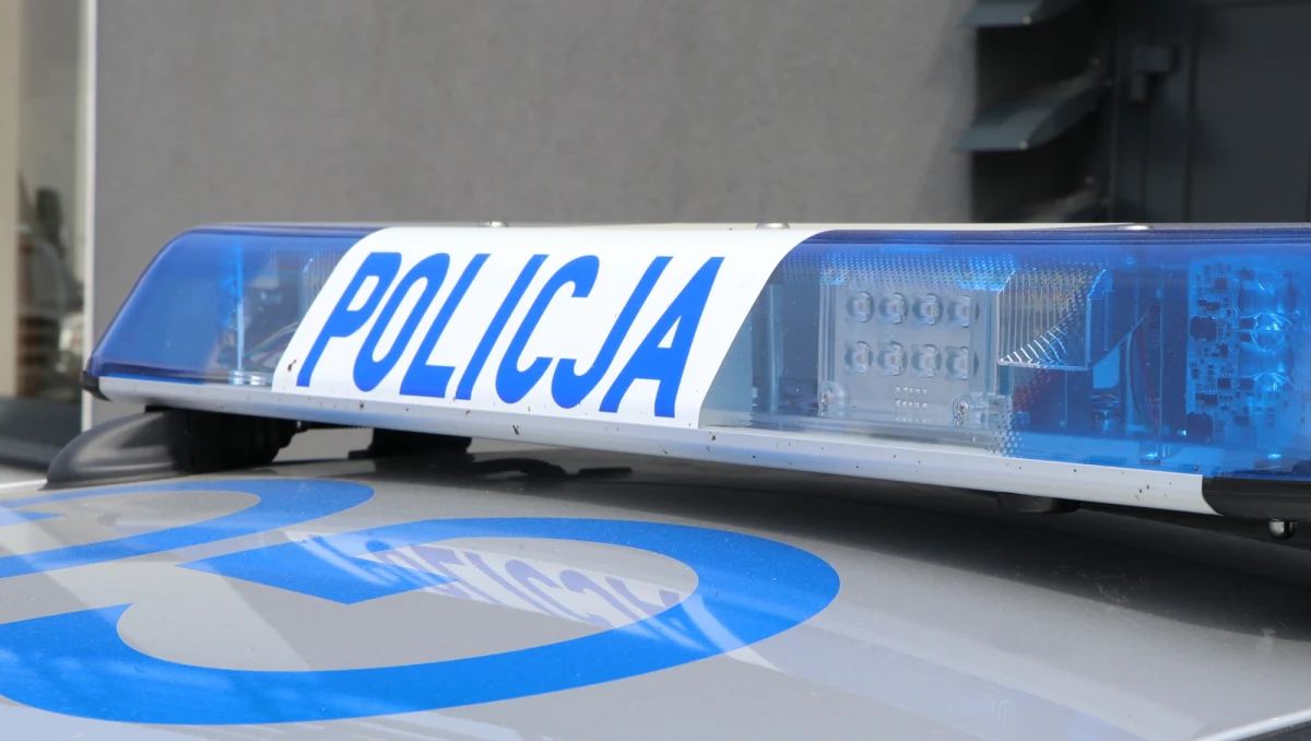 Warszawska policja po kilkunastu godzinach zatrzymała mężczyznę, który w sobotę późnym wieczorem w mieszkaniu na Woli oblał kobietę łatwopalną substancją i podpalił.