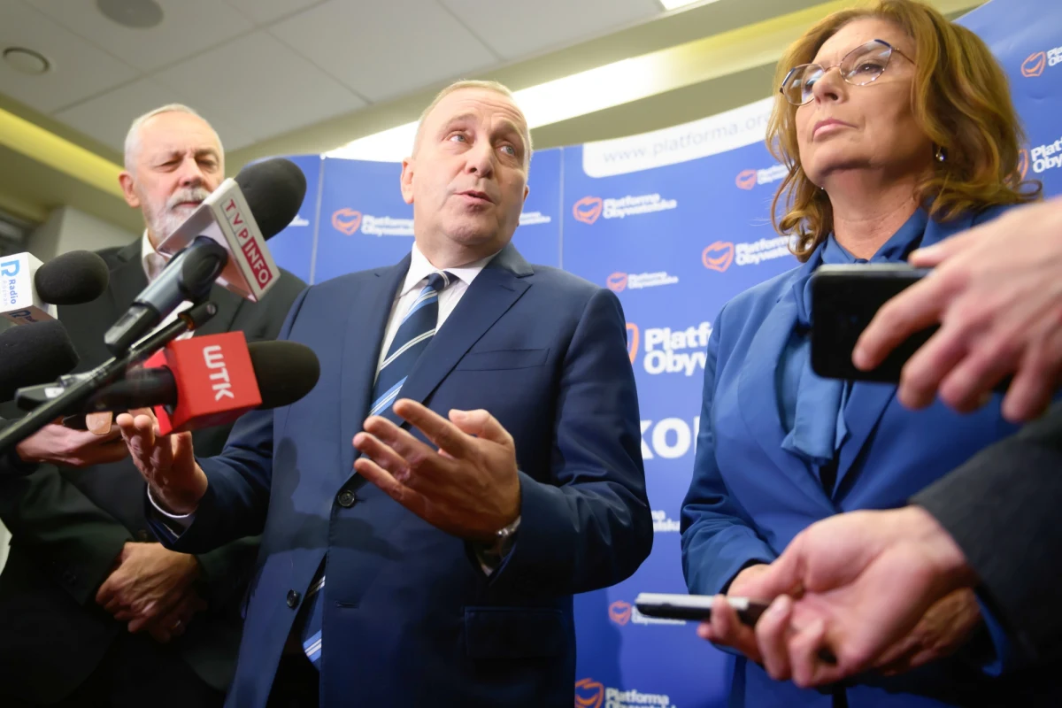 O tym, że parlamentarna opozycja nie jest jednolitą, zwartą, mającą wspólne cele siłą polityczną nie trzeba przekonywać nikogo, kto choćby trochę interesuje się przebiegiem zdarzeń na polskiej scenie publicznej. Inaczej niż w poprzedniej kadencji, nie działa ona już pod dyktando Platformy Obywatelskiej, a Grzegorz Schetyna nie sprawuje w niej funkcji dyktatora.