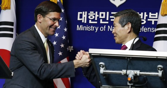 USA i Korea Płd. postanowiły przełożyć planowane na listopad wspólne manewry sił powietrznych, by ułatwić negocjacje w sprawie denuklearyzacji Korei Płn. O decyzji poinformowano po spotkaniu ministrów obrony USA i Korei Płd. w Bangkoku.