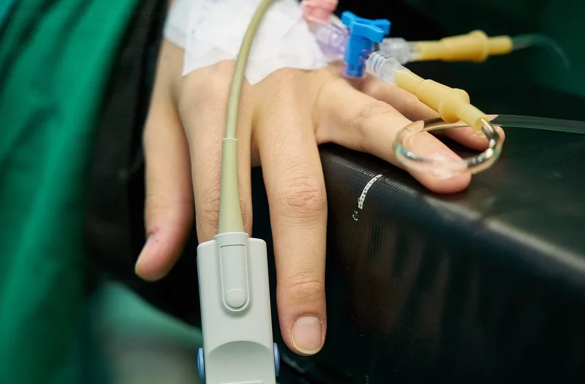 Tragedia w Jeleniej Górze. W szpitalu zmarł 11-letni chłopiec, który wraz ze swoją koleżanką wdychał opary z dezodorantu. 