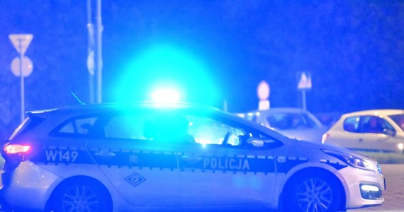 Szczecińscy policjanci zatrzymali mężczyznę, który w piątek uciekł z komisariatu, gdzie miało odbyć się jego przesłuchanie. Był on wcześniej przyłapany na jeździe pod wpływem alkoholu. Policja zdawkowo informuje, że mężczyzna został zatrzymany dziś rano na terenie Szczecina.