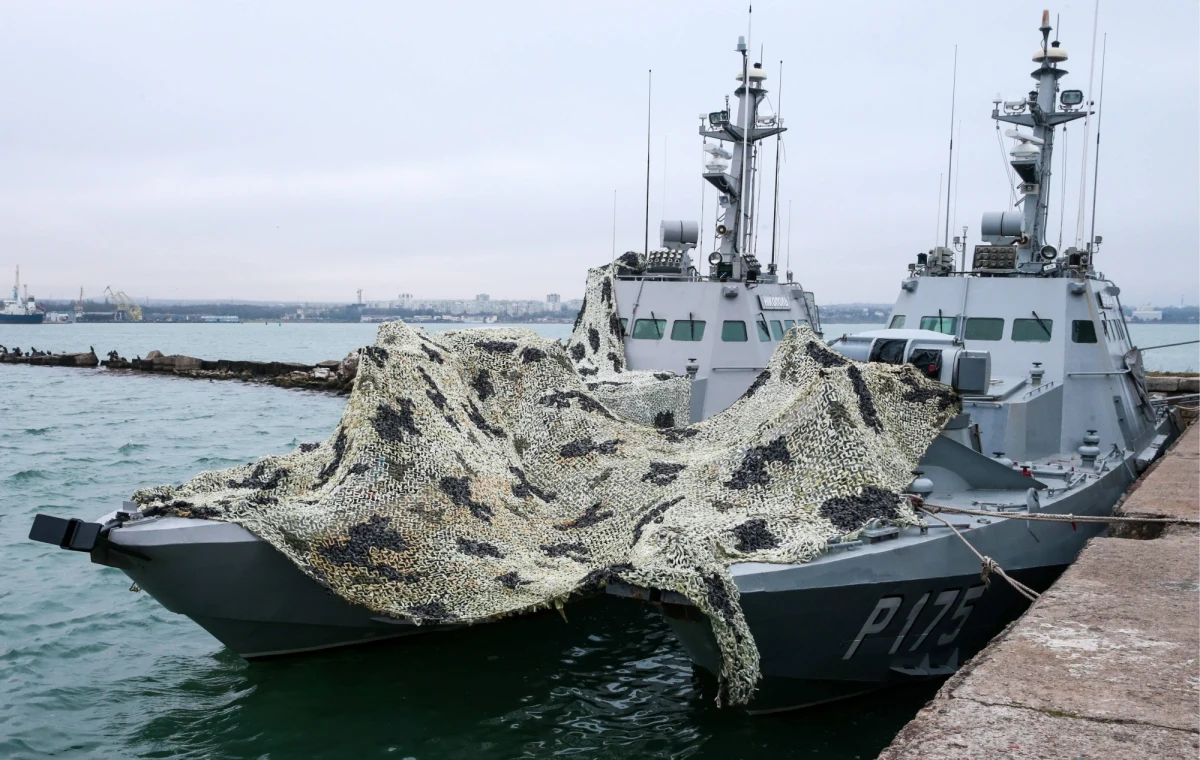 Trzy ukraińskie okręty wojenne, przejęte przez Rosję w listopadzie 2018 roku w rejonie Cieśniny Kerczeńskiej, zostały przekazane Ukrainie - poinformowało rosyjskie ministerstwo spraw zagranicznych, cytowane przez agencję TASS.