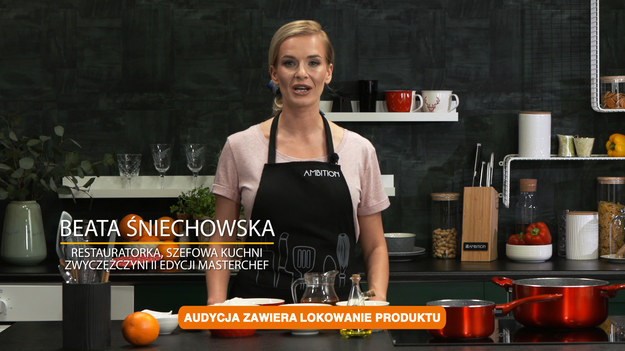Piernik to ciasto, które najlepiej smakuje gdy trochę poleży. A co gdy zapomnimy przygotować go z wyprzedzeniem? Z pomocą przychodzi Beata Śniechowska i zdradza nam przepis na piernik, który można zjeść od razu po upieczeniu. Smacznego! 
Pełen przepis znajdziesz tutaj