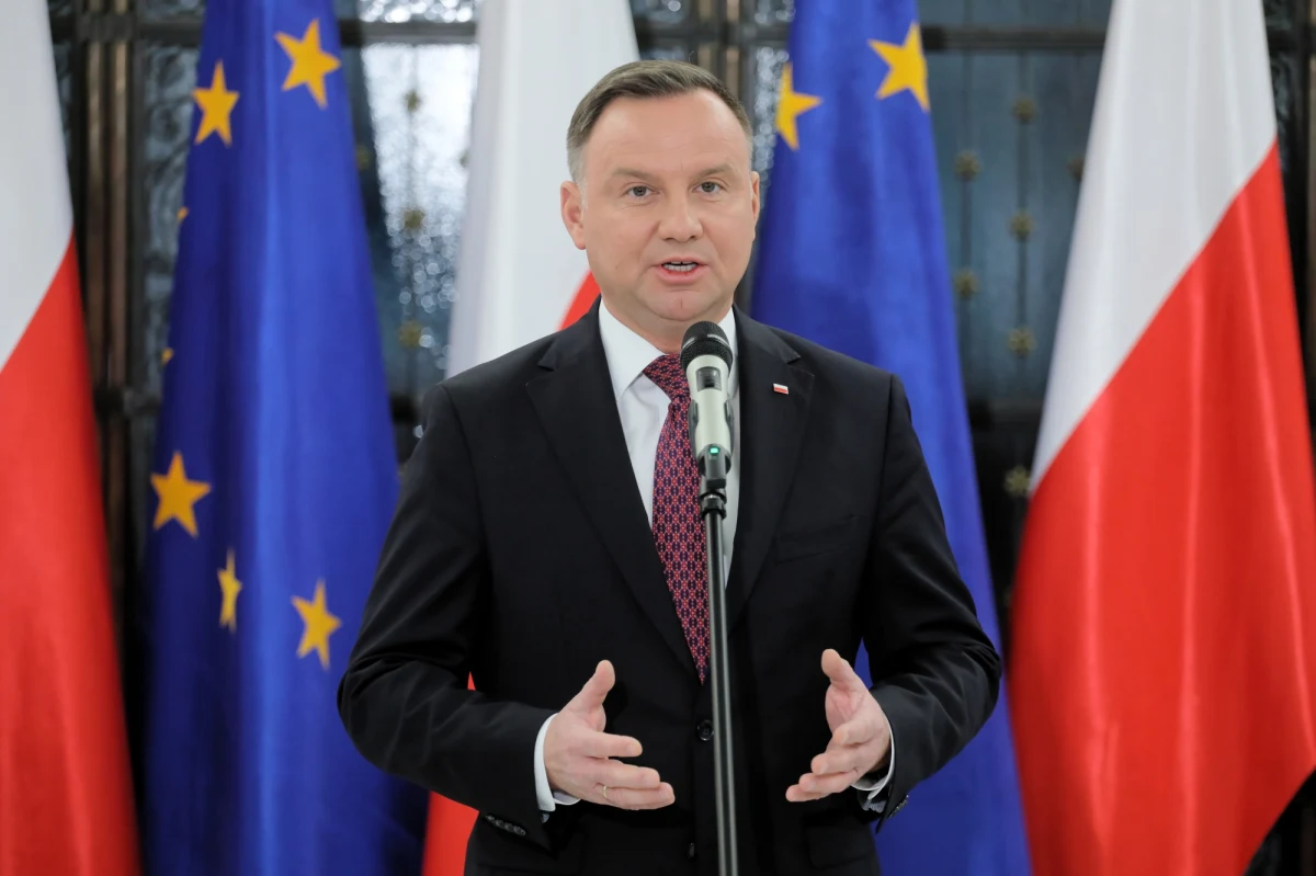 "Cieszę się, że premier zaakcentował w expose rzeczy istotne z mojego punktu widzenia, jako prezydenta Rzeczypospolitej, że chcemy, żeby Polska wreszcie stawała się normalnym państwem. To podniesienie tego pojęcia na zupełnie inny poziom" - powiedział w Sejmie prezydent Andrzej Duda.