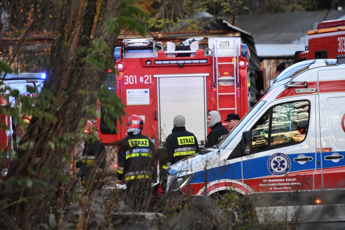We wtorek dwaj chłopcy wpadli do zbiornika przeciwpożarowego na terenie byłego złomowiska w Szczecinie. Zostali wydobyci przez strażaków i przewiezieni do szpitala. Podczas reanimacji na miejscu wypadku nie udało się przywrócić akcji serca obu nastolatków. W szpitalu zostali podłączeni do specjalistycznej aparatury. Są w stanie głębokiej hipotermii. 