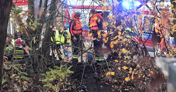 Nie udało się uratować dwóch chłopców, którzy wpadli we wtorek do zbiornika przeciwpożarowego w Szczecinie – poinformowały o północy służby prasowe szpitala, do którego trafili chłopcy.