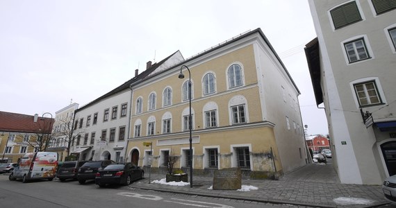 Dom, w którym urodził się Adolf Hitler będzie mieścił posterunek policji - poinformował we wtorek minister spraw wewnętrznych Austrii Wolfgang Peschorn. Ma to zapobiec przekształceniu się budynku w cel pielgrzymek neonazistów.